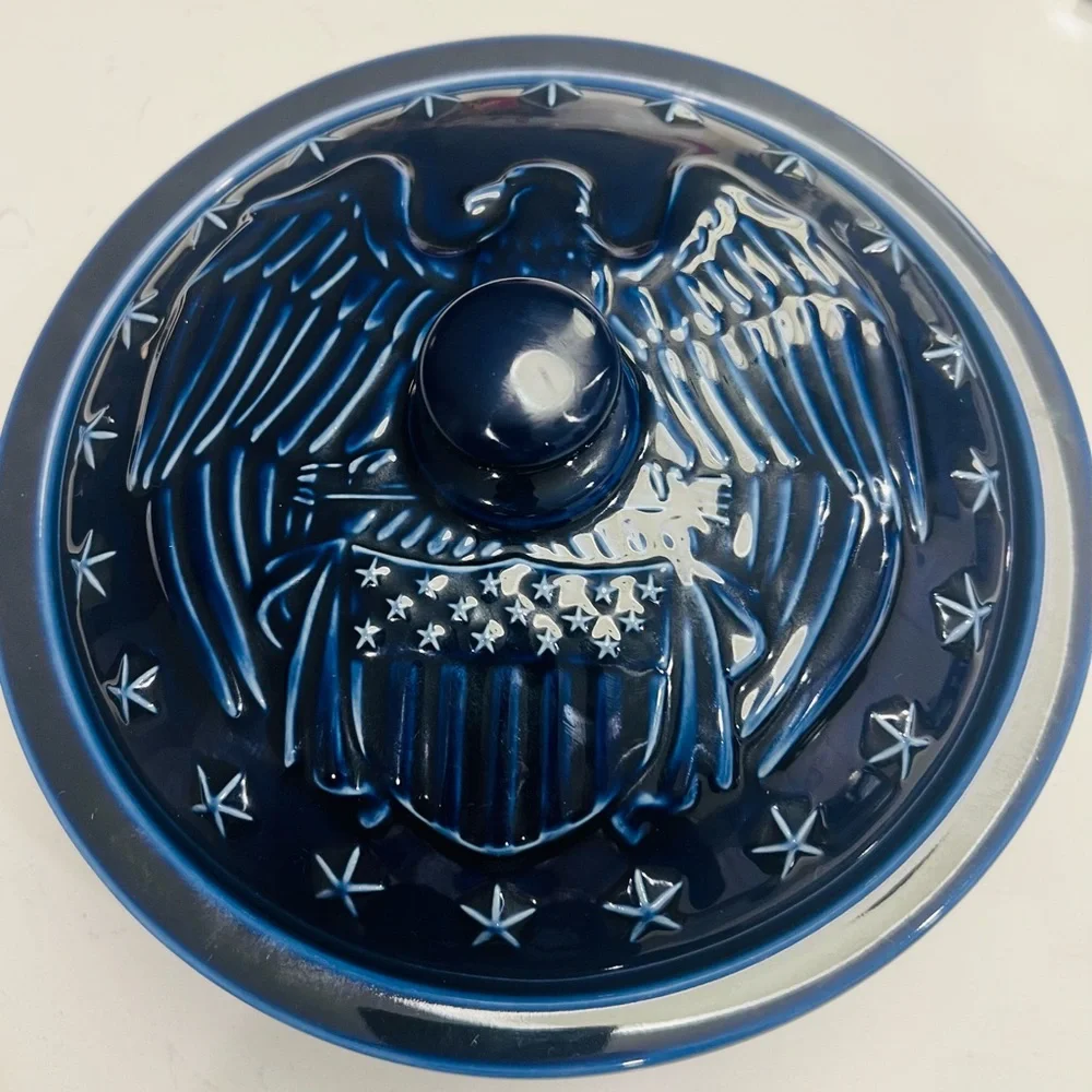 Longaberger American Eagle 1.5-quart covered casserole dish - Picture 5 of 6